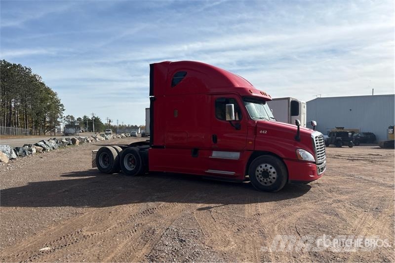 Freightliner Cascadia 125 6x4 T/A Sleeper Truck Tractor Trekkers