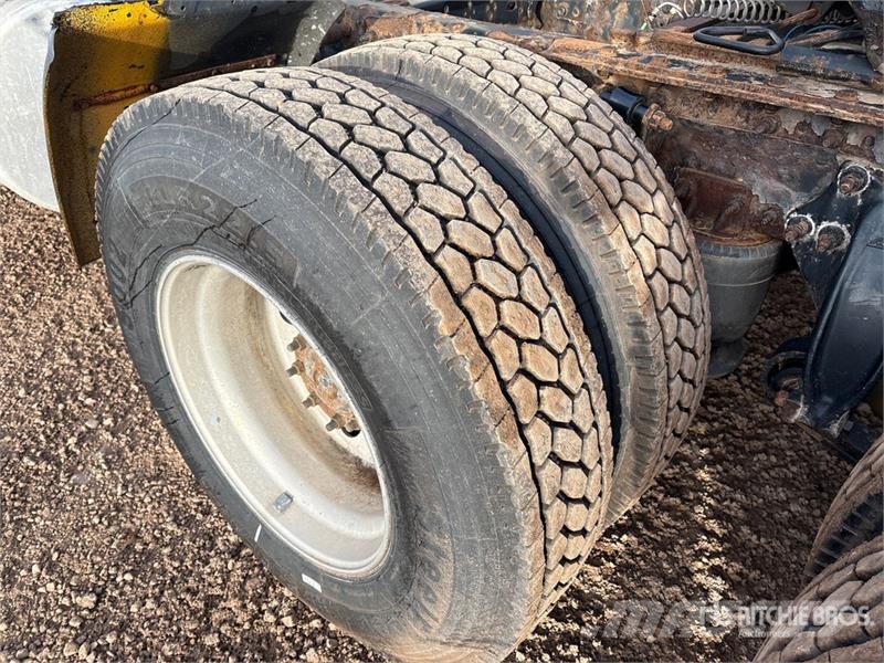 Freightliner Cascadia 125 6x4 T/A Sleeper Truck Tractor Sattelzugmaschinen