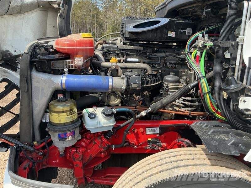 Freightliner Cascadia 126 6x4 T/A Sleeper Truck Tractor Trekkers