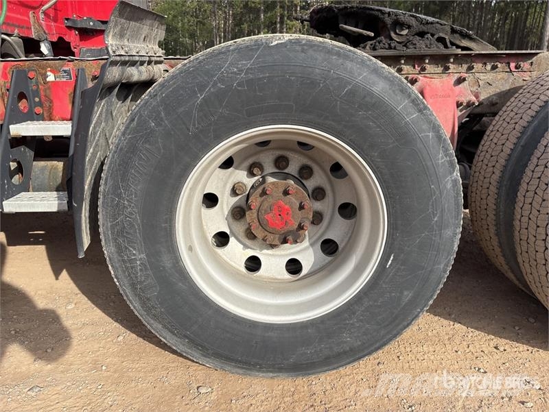 Freightliner Cascadia 125 6x4 T/A Sleeper Truck Tractor 牵引车