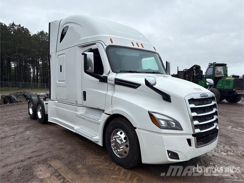 Freightliner Cascadia 126 6x4 T/A Sleeper Truck Tractor Влекачи