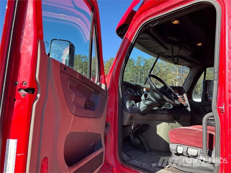 Freightliner Cascadia 125 6x4 T/A Sleeper Truck Tractor Trekkers