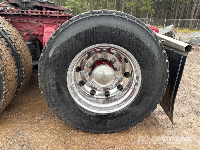 Freightliner Cascadia 126 6x4 T/A Sleeper Truck Tractor Ťahače