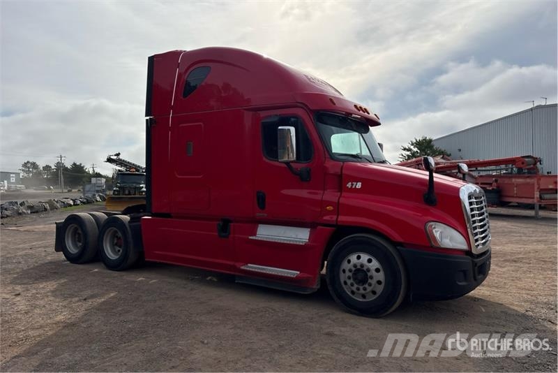 Freightliner Cascadia 125 6x4 T/A Sleeper Truck Tractor Vilcēji