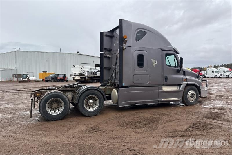 Freightliner Cascadia 125 6x4 T/A Sleeper Truck Tractor Nyergesvontatók