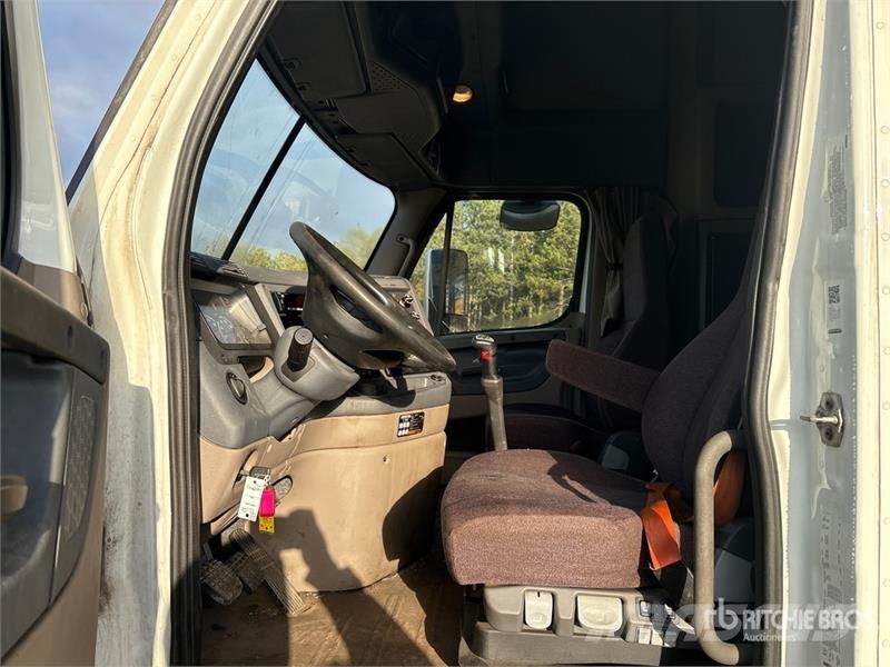 Freightliner Cascadia 125 6x4 T/A Sleeper Truck Tractor Sattelzugmaschinen