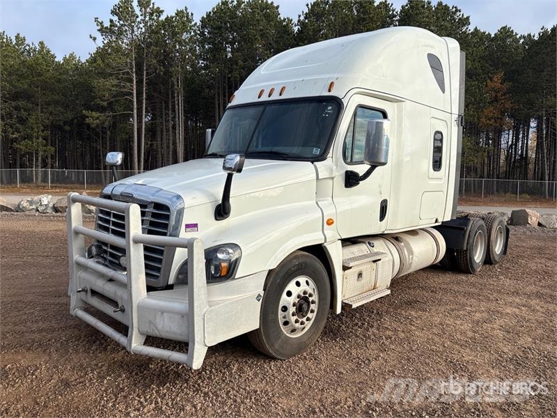 Freightliner Cascadia 125 6x4 T/A Sleeper Truck Tractor Sattelzugmaschinen