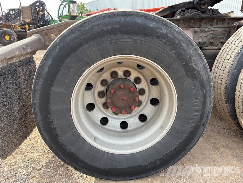 Freightliner Cascadia 125 6x4 T/A Sleeper Truck Tractor 牵引车