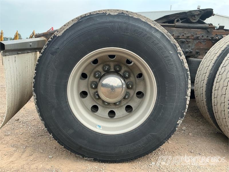 Freightliner Cascadia 125 6x4 T/A Sleeper Truck Tractor Trekkers