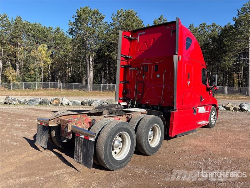 Freightliner Cascadia 125 6x4 T/A Sleeper Truck Tractor Trekkers