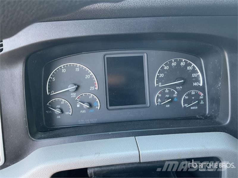 Freightliner Cascadia 126 6x4 T/A Sleeper Truck Tractor Camiones tractor