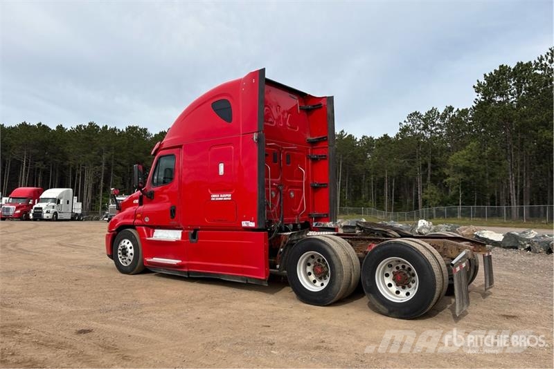 Freightliner Cascadia 125 6x4 T/A Sleeper Truck Tractor Dragbilar