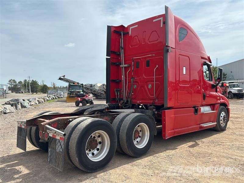 Freightliner Cascadia 125 6x4 T/A Sleeper Truck Tractor Vlačilci