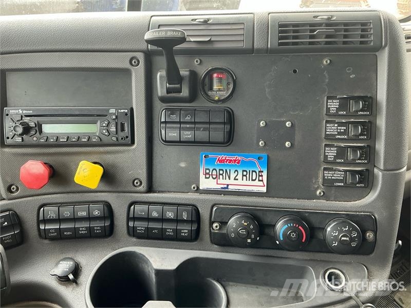 Freightliner Cascadia 125 6x4 T/A Sleeper Truck Tractor Trekkers