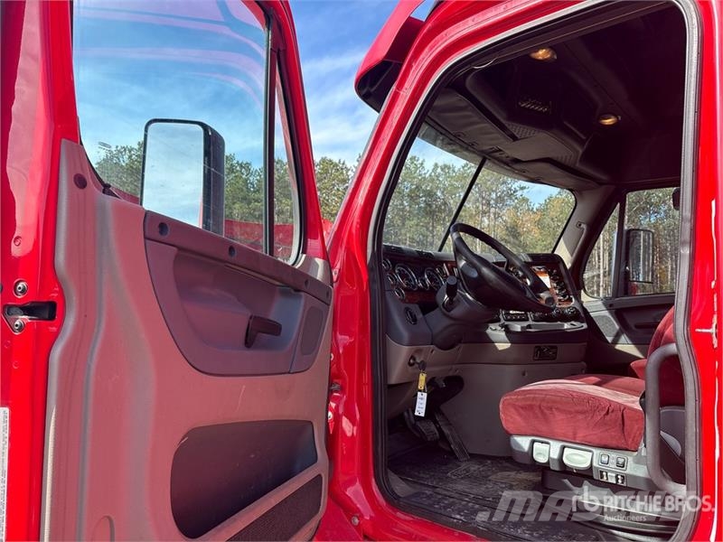 Freightliner Cascadia 125 6x4 T/A Sleeper Truck Tractor Trekkers