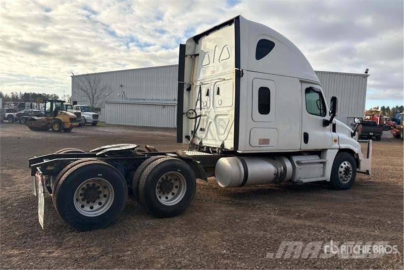 Freightliner Cascadia 125 6x4 T/A Sleeper Truck Tractor Sattelzugmaschinen