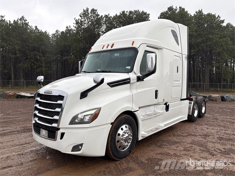 Freightliner Cascadia 126 6x4 T/A Sleeper Truck Tractor Ťahače