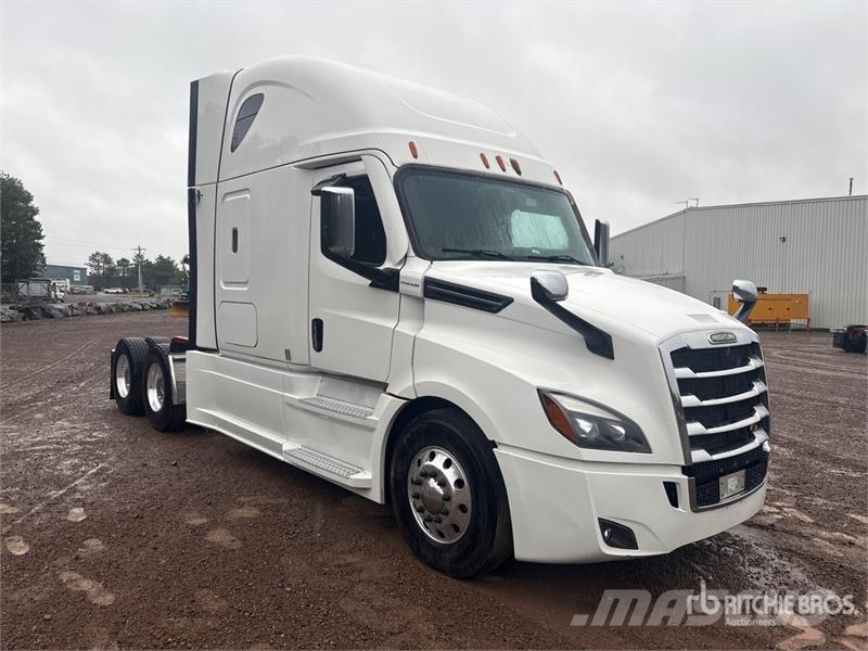 Freightliner Cascadia 126 6x4 T/A Sleeper Truck Tractor Trekkvogner