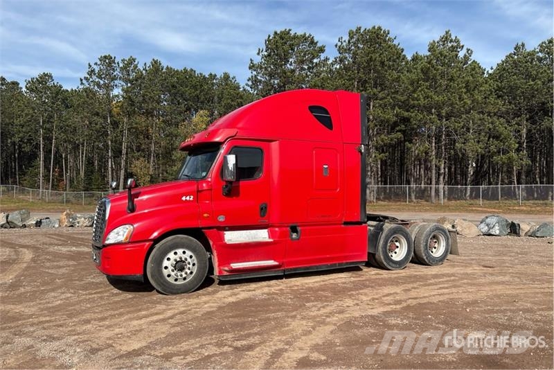 Freightliner Cascadia 125 6x4 T/A Sleeper Truck Tractor Trekkers