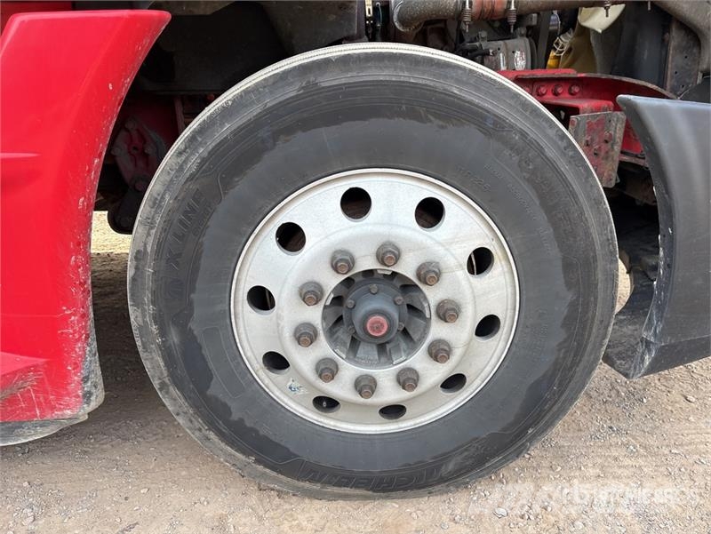 Freightliner Cascadia 125 6x4 T/A Sleeper Truck Tractor 牵引车