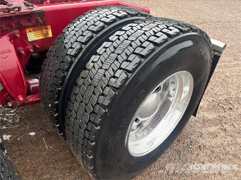 Freightliner Cascadia 126 6x4 T/A Sleeper Truck Tractor Trekkvogner