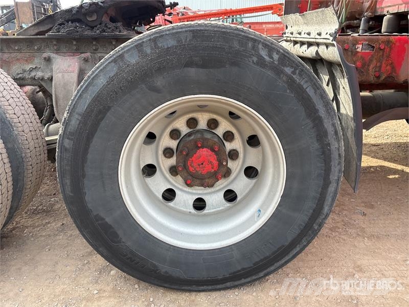 Freightliner Cascadia 125 6x4 T/A Sleeper Truck Tractor 牵引车