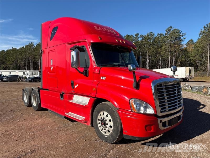 Freightliner Cascadia 125 6x4 T/A Sleeper Truck Tractor Trekkers
