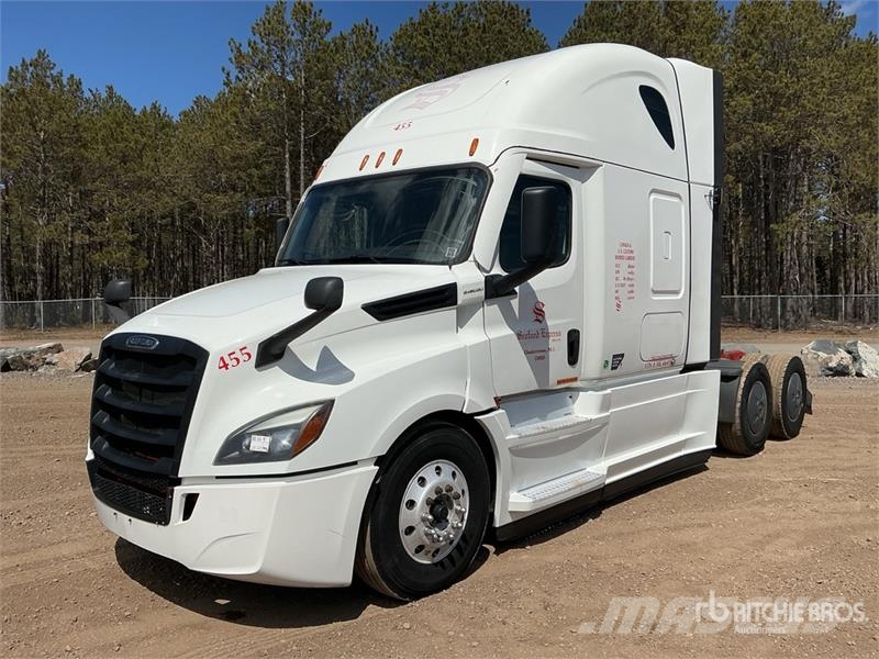 Freightliner Cascadia 126 6x4 T/A Sleeper Truck Tractor Trekkers