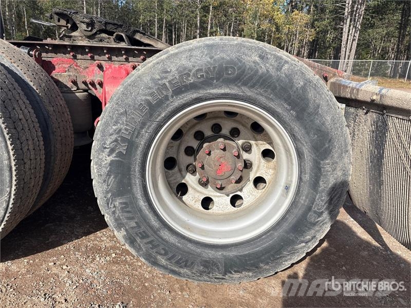 Freightliner Cascadia 125 6x4 T/A Sleeper Truck Tractor Trekkers