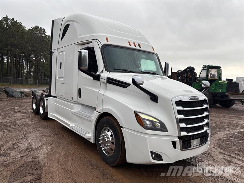 Freightliner Cascadia 126 6x4 T/A Sleeper Truck Tractor Ťahače