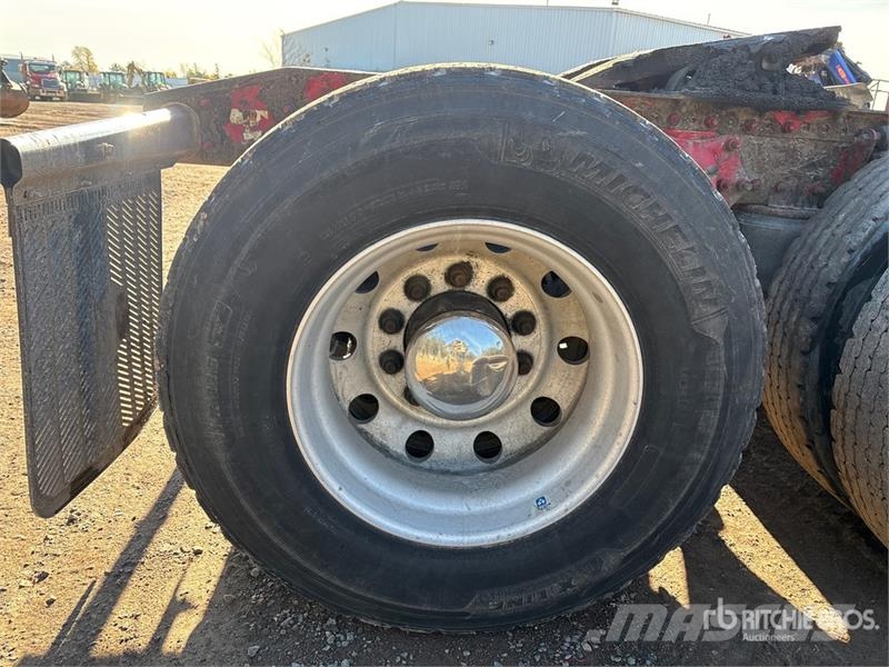 Freightliner Cascadia 125 6x4 T/A Sleeper Truck Tractor Trekkers