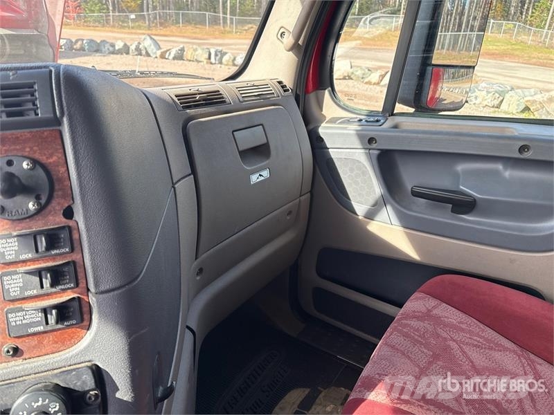 Freightliner Cascadia 125 6x4 T/A Sleeper Truck Tractor Trekkers