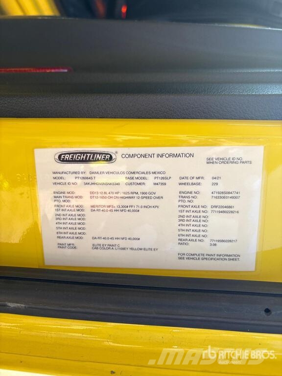 Freightliner Cascadia 126 6x4 T/A Sleeper Truck Tractor Vetopöytäautot