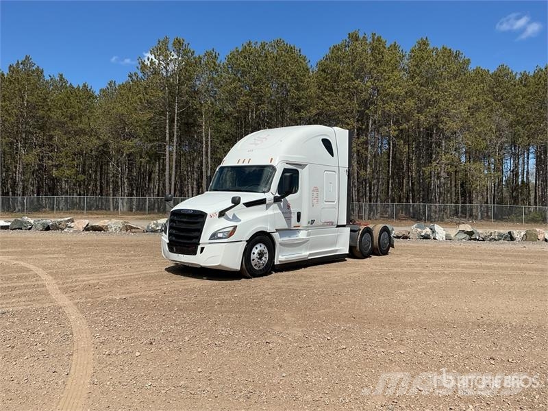 Freightliner Cascadia 126 6x4 T/A Sleeper Truck Tractor Trekkers