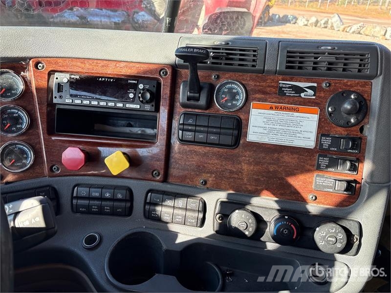 Freightliner Cascadia 125 6x4 T/A Sleeper Truck Tractor Trekkers