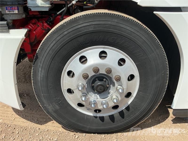 Freightliner Cascadia 126 6x4 T/A Sleeper Truck Tractor Trekkers