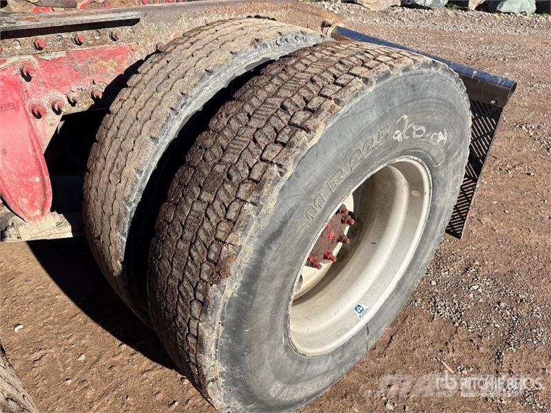 Freightliner Cascadia 125 6x4 T/A Sleeper Truck Tractor Trekkers