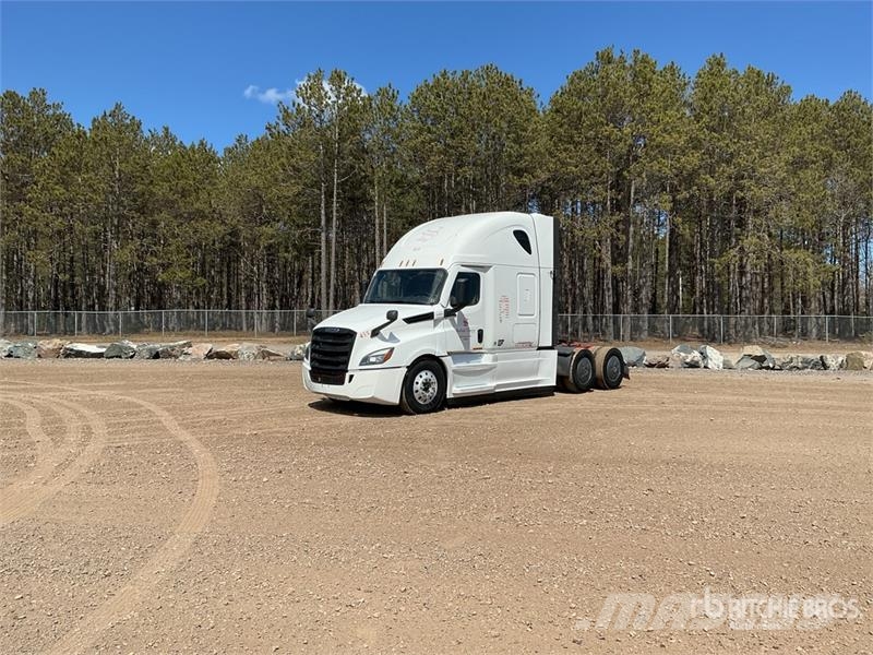 Freightliner Cascadia 126 6x4 T/A Sleeper Truck Tractor Trekkers