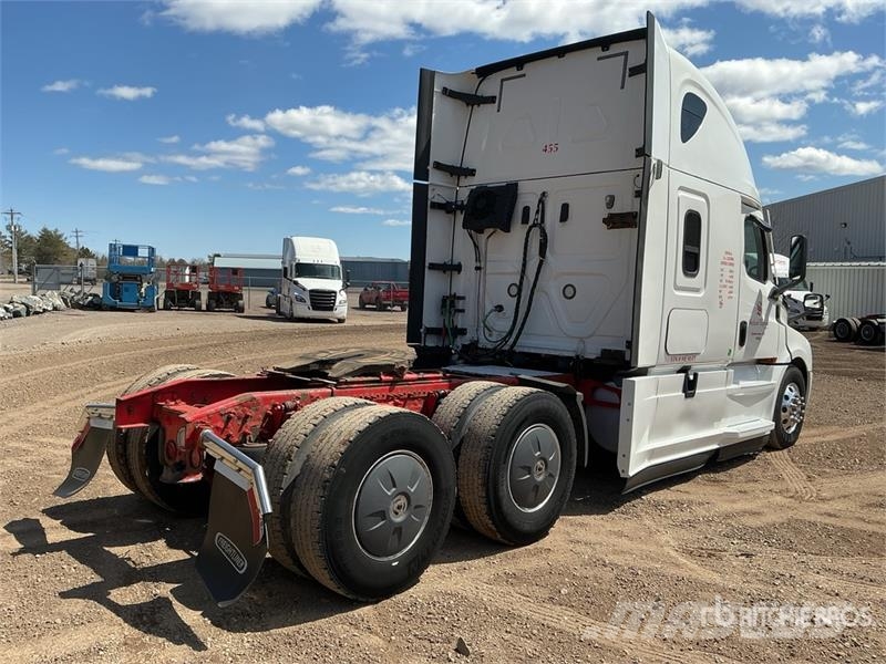 Freightliner Cascadia 126 6x4 T/A Sleeper Truck Tractor Trekkers