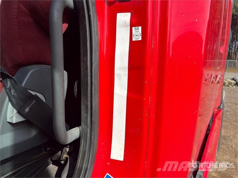 Freightliner Cascadia 125 6x4 T/A Sleeper Truck Tractor Trekkers