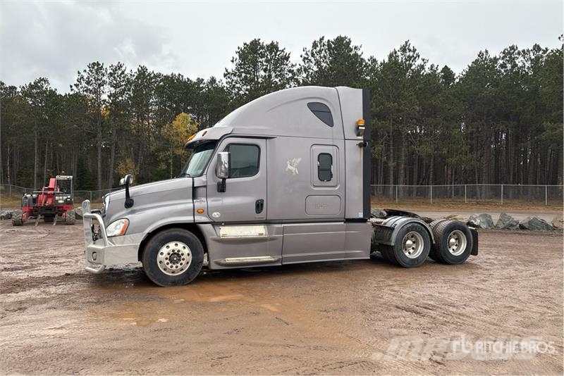 Freightliner Cascadia 125 6x4 T/A Sleeper Truck Tractor Nyergesvontatók