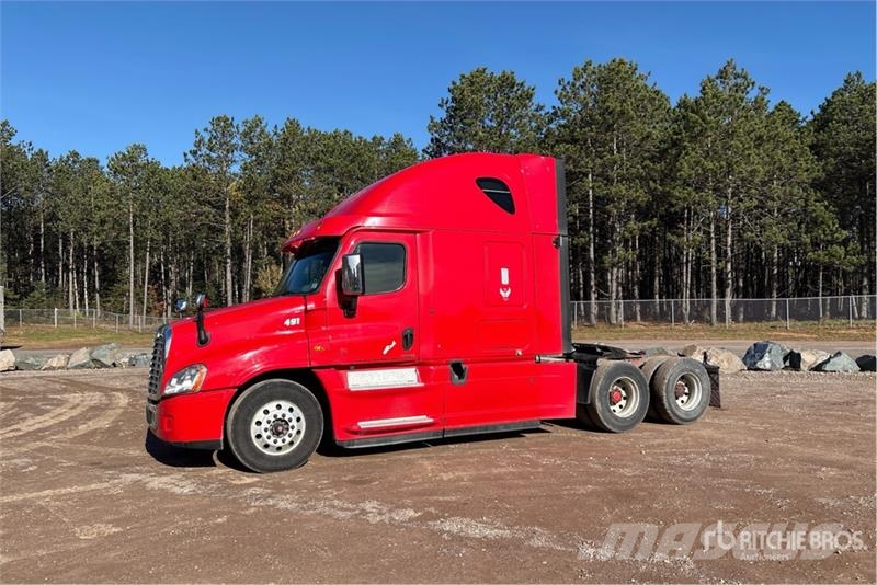 Freightliner Cascadia 125 6x4 T/A Sleeper Truck Tractor Trekkers