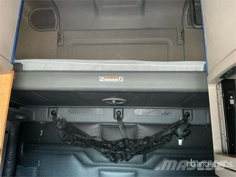 Freightliner Cascadia 125 6x4 T/A Sleeper Truck Tractor Trekkers