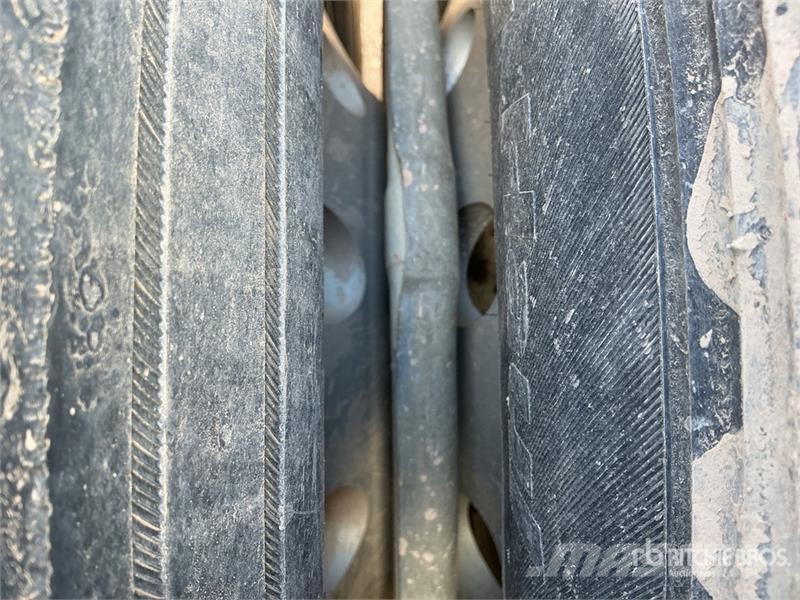 Freightliner Cascadia 126 6x4 T/A Sleeper Truck Tractor Trekkers