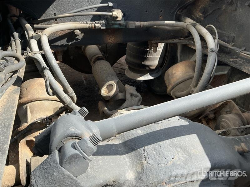 Freightliner Columbia 120 6x4 T/A Sleeper Truck Tractor Vilcēji