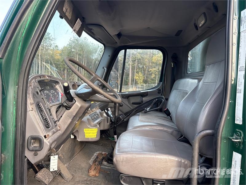 Freightliner lb Straight Boom on Freightliner M2 106 4x2 Boom Kamioni sa kranom