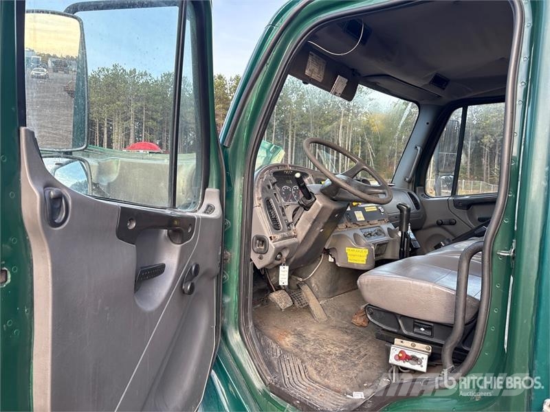 Freightliner lb Straight Boom on Freightliner M2 106 4x2 Boom Kamioni sa kranom