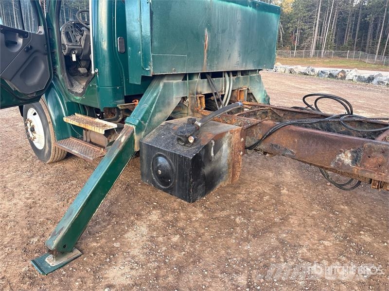 Freightliner lb Straight Boom on Freightliner M2 106 4x2 Boom Kamioni sa kranom