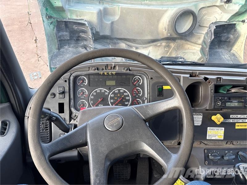 Freightliner lb Straight Boom on Freightliner M2 106 4x2 Boom Kamioni sa kranom