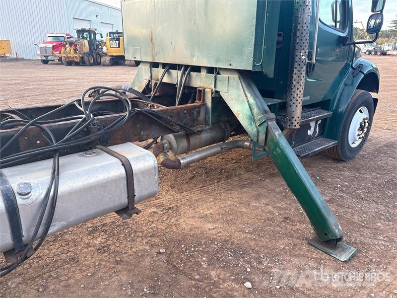 Freightliner lb Straight Boom on Freightliner M2 106 4x2 Boom Kamioni sa kranom